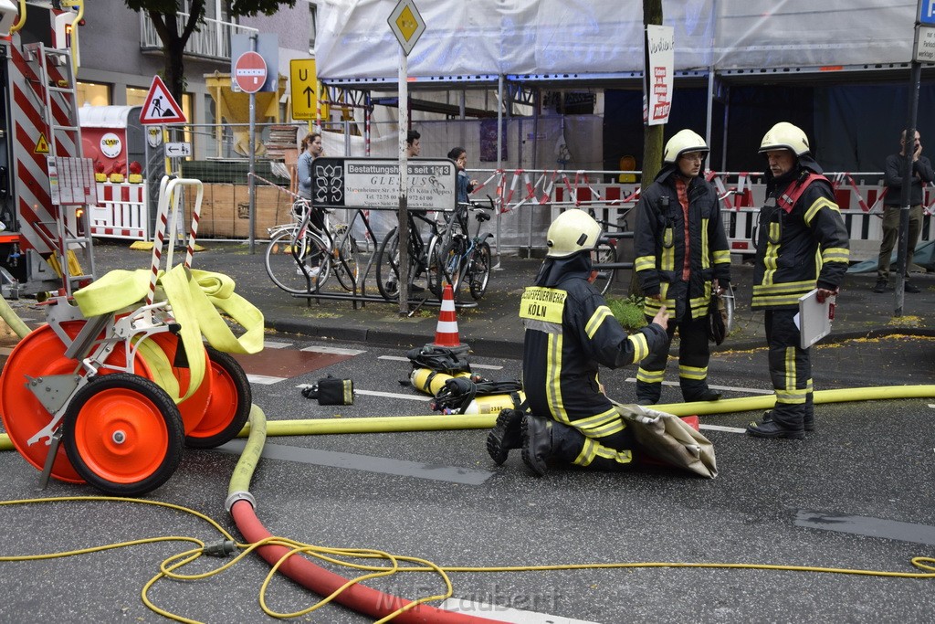 Feuer 2 Koeln Nippes Neusserstr P222.JPG - Miklos Laubert